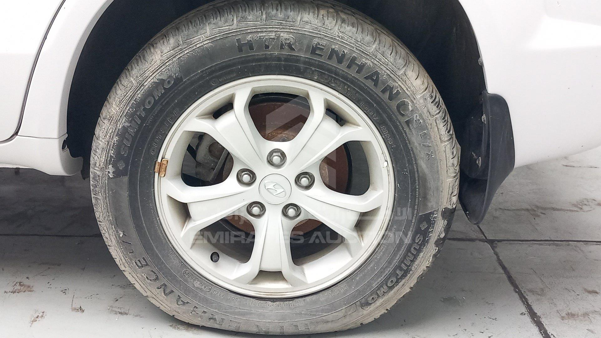 2009 HYUNDAI TUCSON VIN: KMHJM81D19U995429