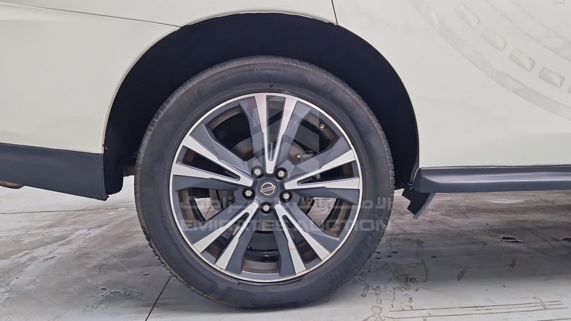 2019 NISSAN PATHFINDER VIN: 5N1CR2M81KC579060