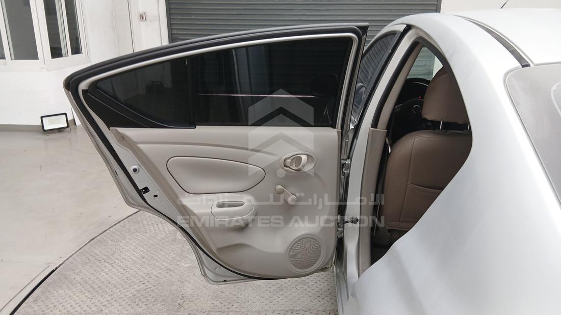 نيسان صني 2013 — الباب الخلفي الأيسر — صورة 22