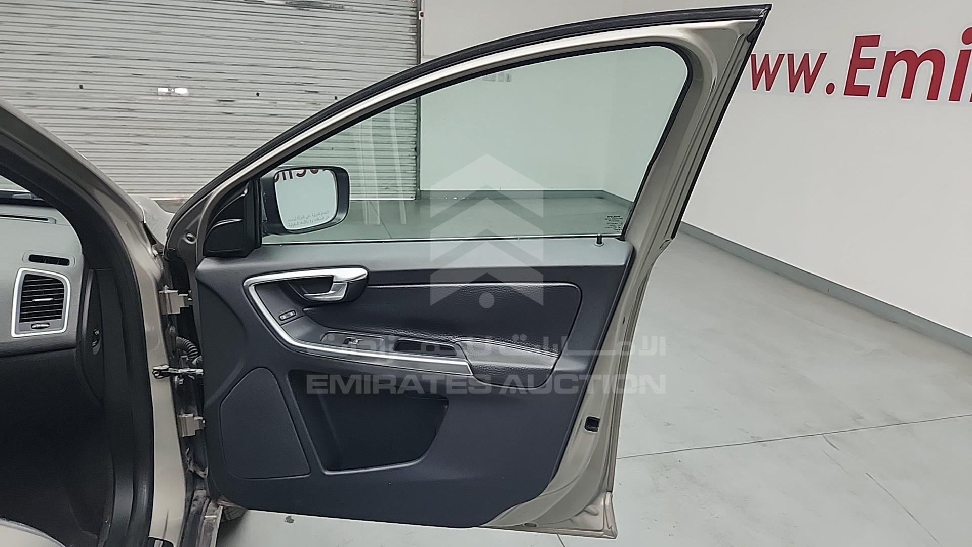 2014 VOLVO XC 60 VIN: YV147HDZ1E2559227