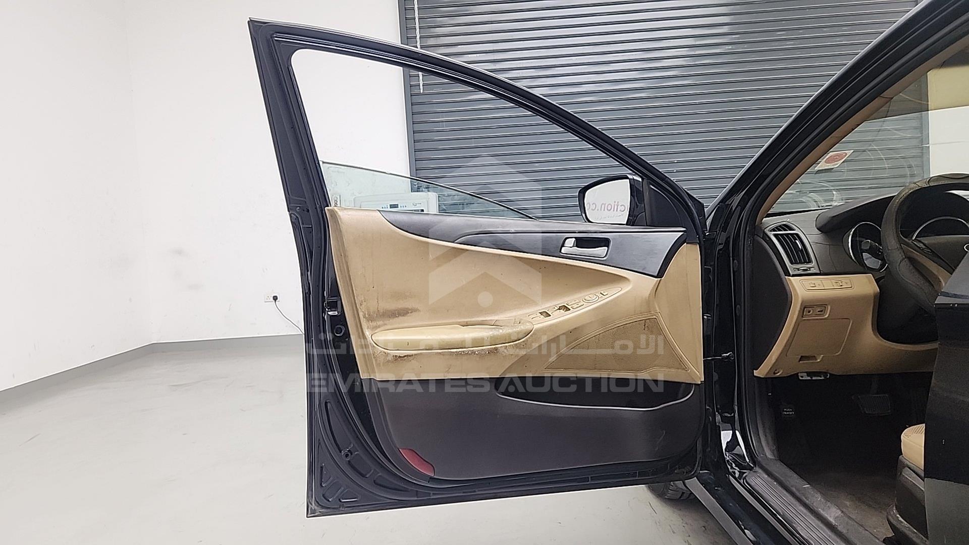 2014 HYUNDAI SONATA VIN: KMHEB41CXEA557706