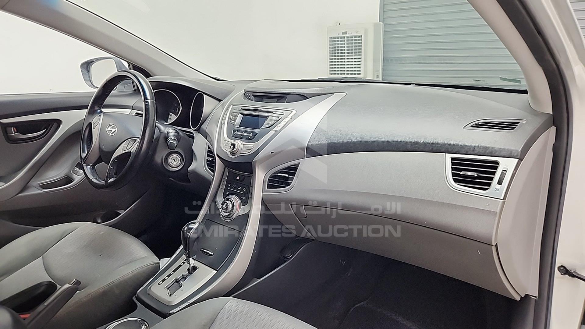 2014 HYUNDAI ELANTRA VIN: KMHDG41C5EU823807