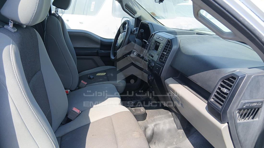 فورد اف 150 2019 — زاوية الراكب الأمامي للمقعد — صورة 24