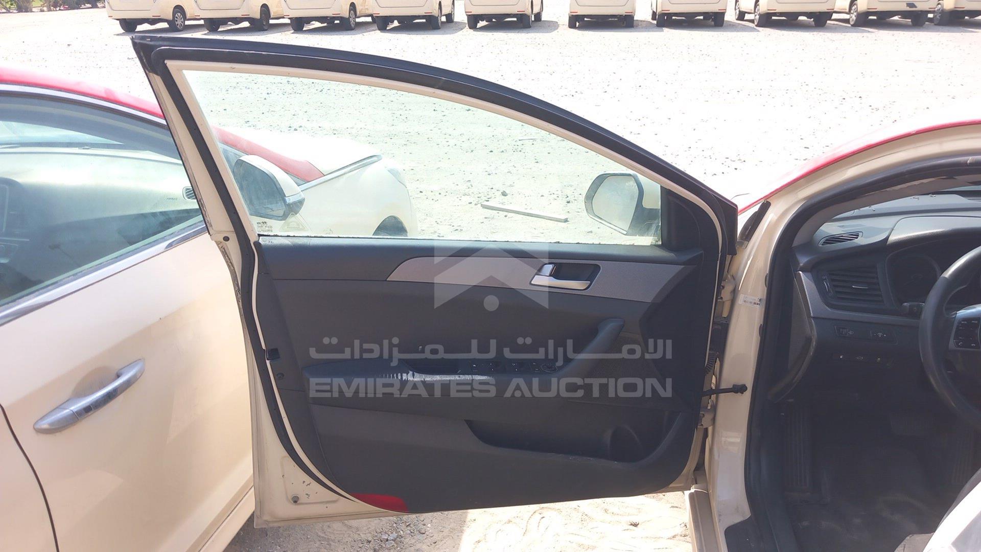 2018 HYUNDAI SONATA VIN: KMHE24132JA082093