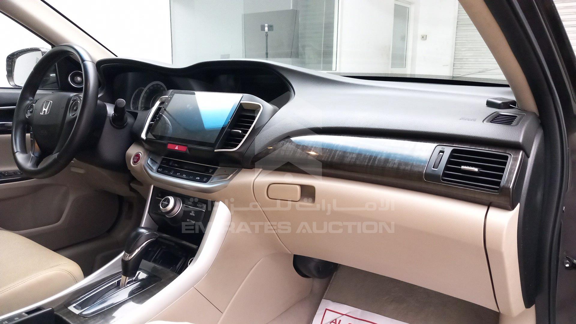2016 HONDA ACCORD VIN: LUCCR2668G3407434