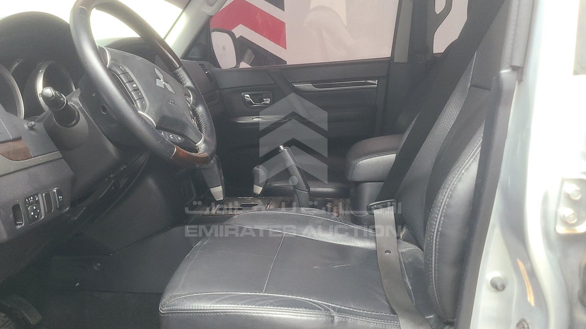2011 MITSUBISHI PAJERO VIN: JMYLRV95WBJ704959
