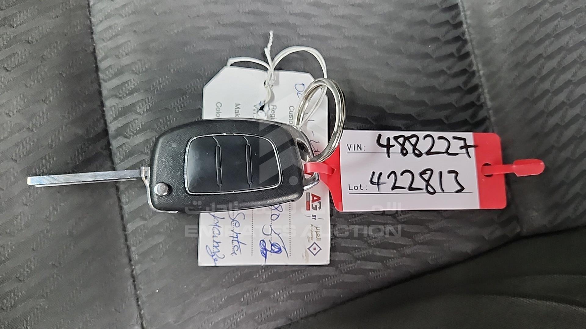 2016 HYUNDAI SANTA FE VIN: KMHST81C2GU488227