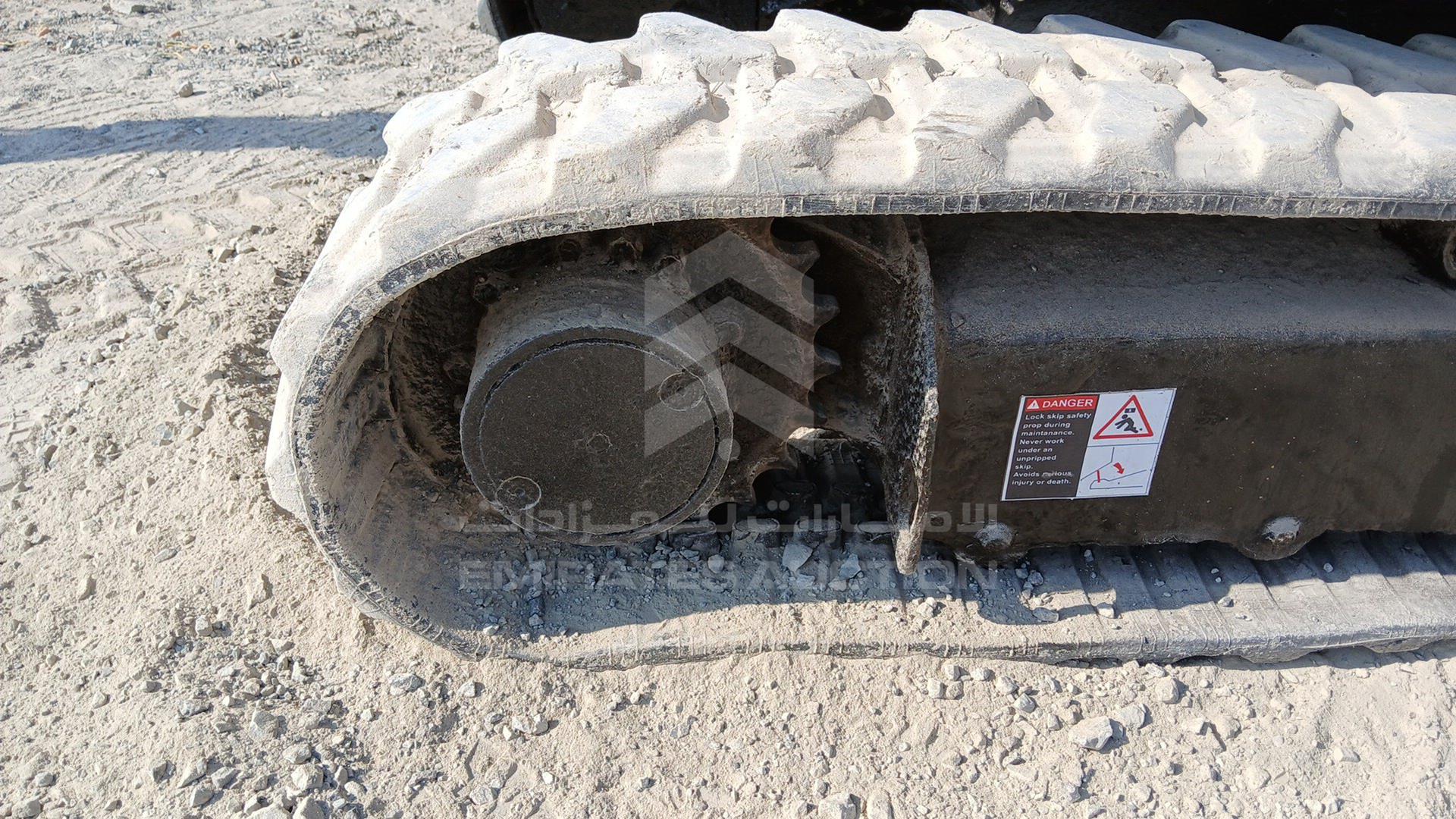 2004 KOMATSU --- VIN: KMTPC120J00512107