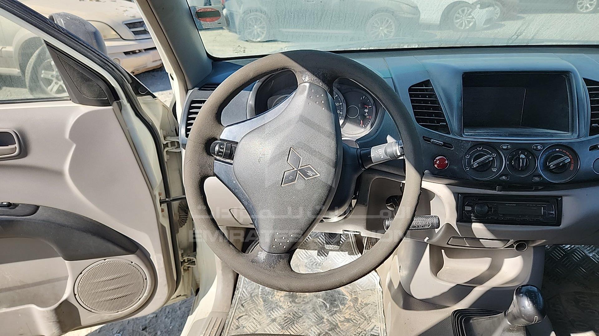 2014 MITSUBISHI L 200 VIN: MMBJNKA50ED004893