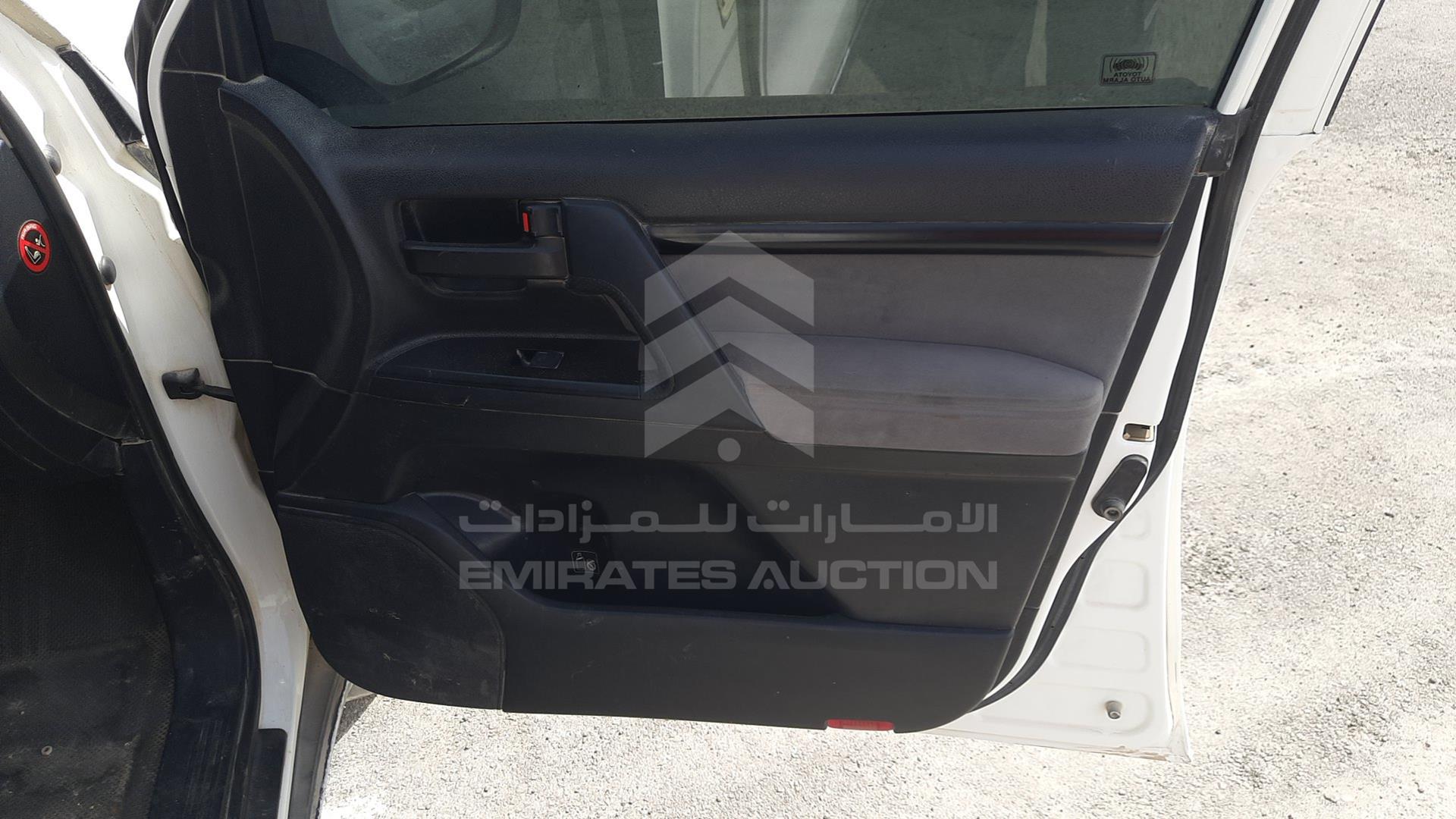 2011 TOYOTA LAND CRUISER VIN: JTMDU09J9B4034810