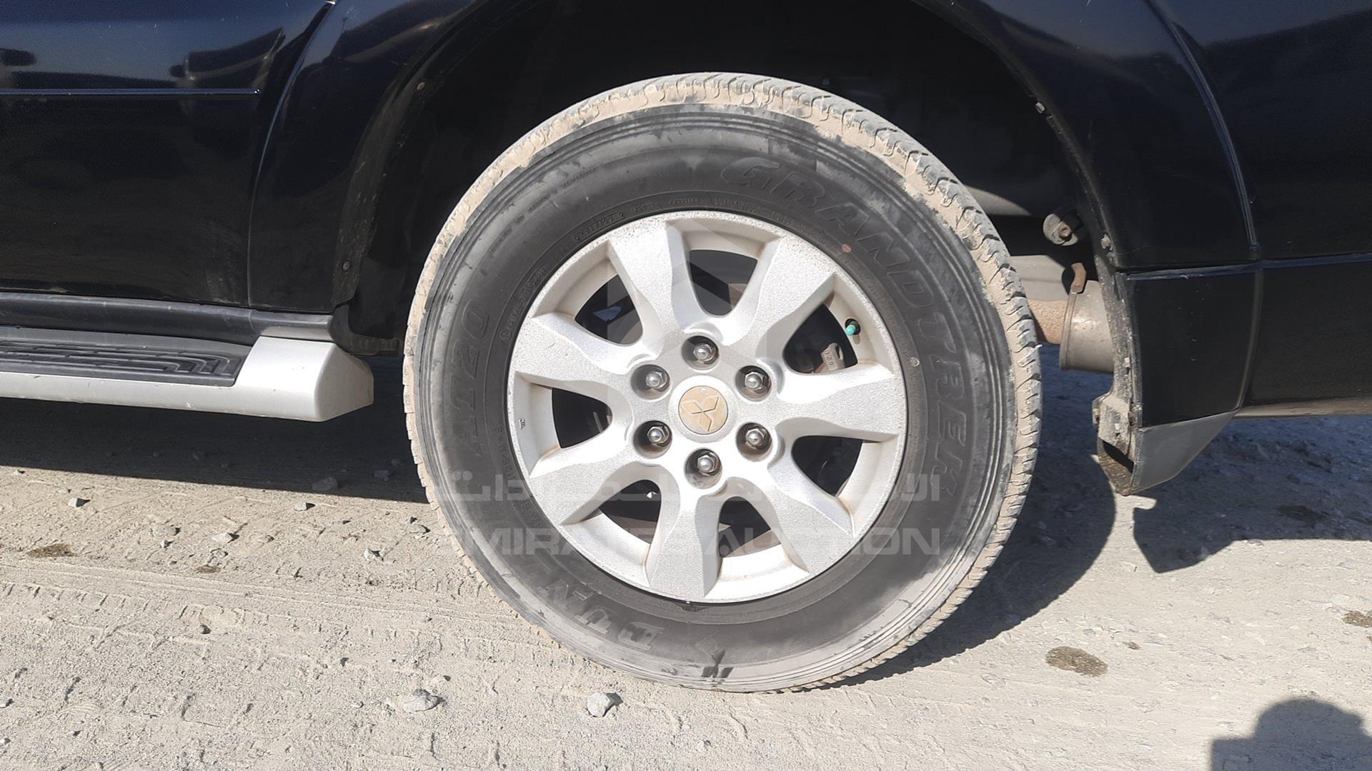2011 MITSUBISHI PAJERO VIN: JMYLRV95WBJ707286