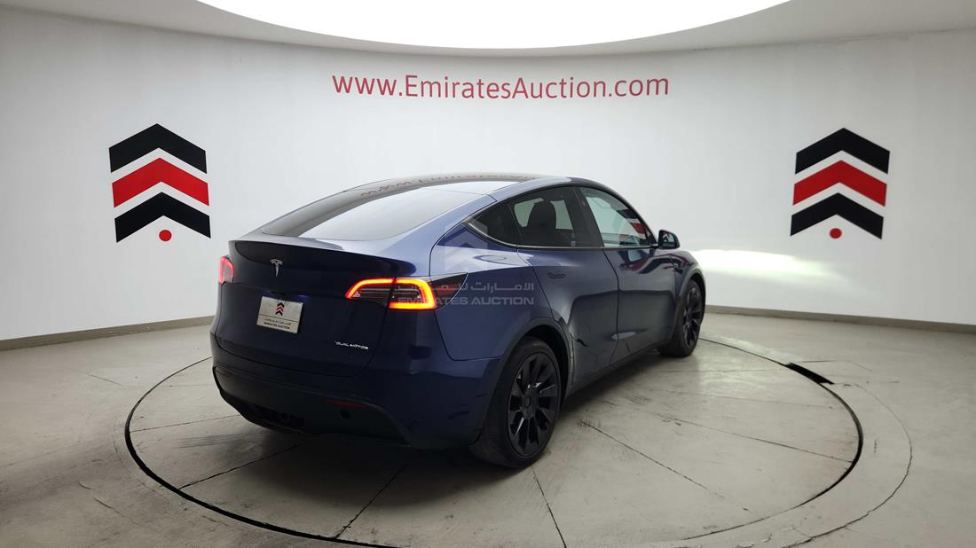 تيسلا Model Y 2024 — الزاوية الخلفية اليمنى — صورة 10
