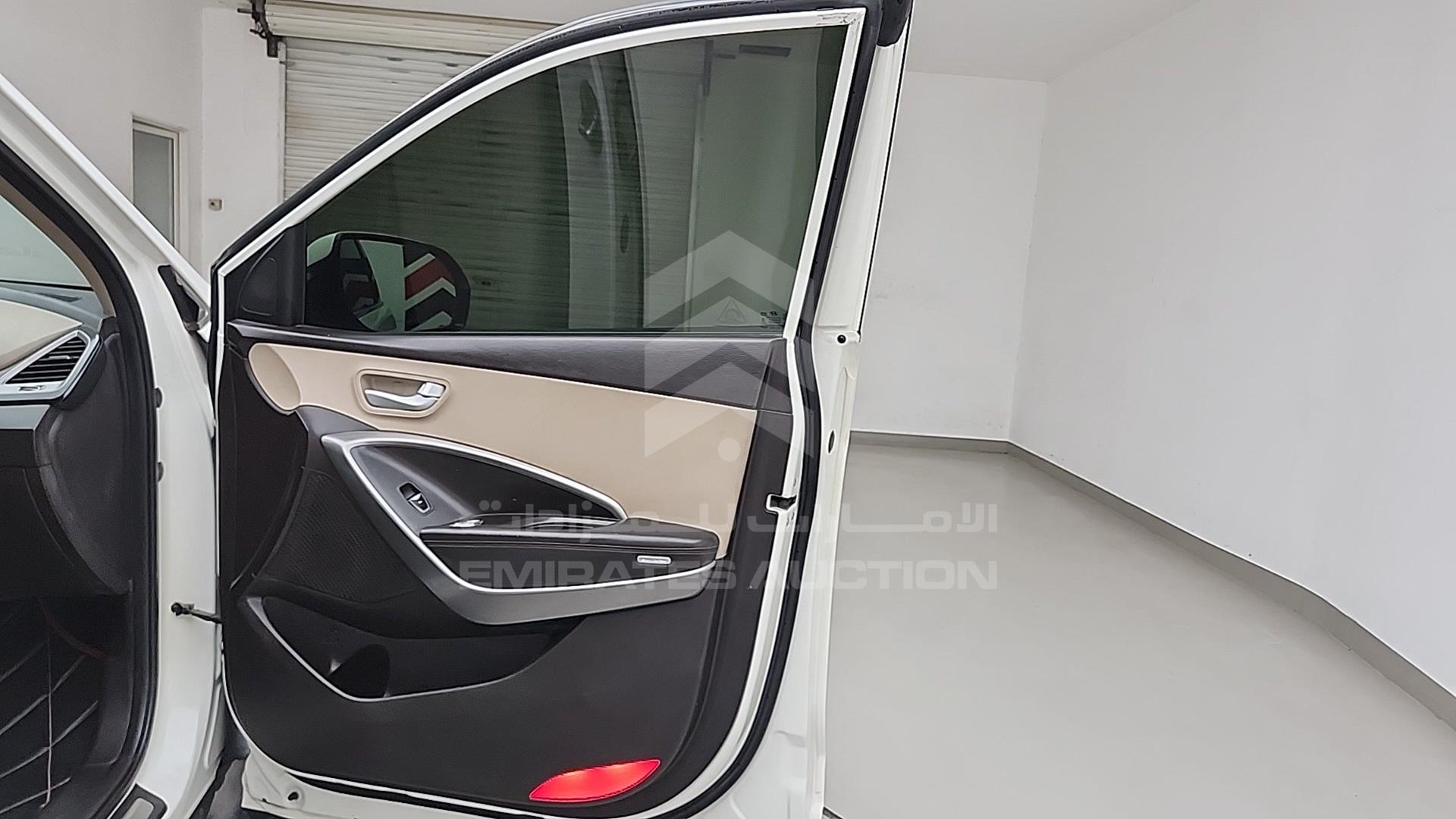 2016 HYUNDAI SANTA FE VIN: KMHSU81E7GU467114