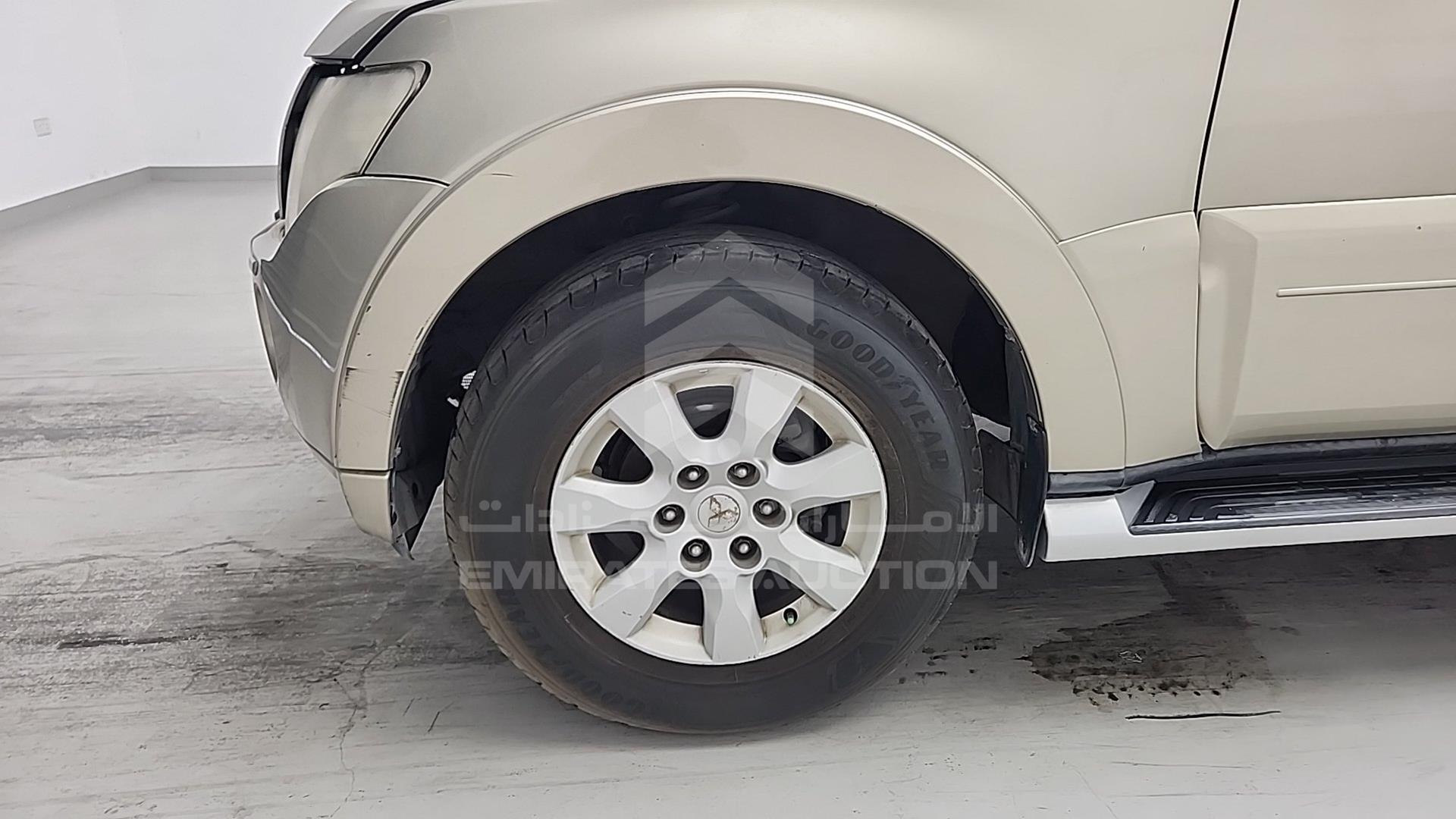 2011 MITSUBISHI PAJERO VIN: JMYLRV95WBJ706502