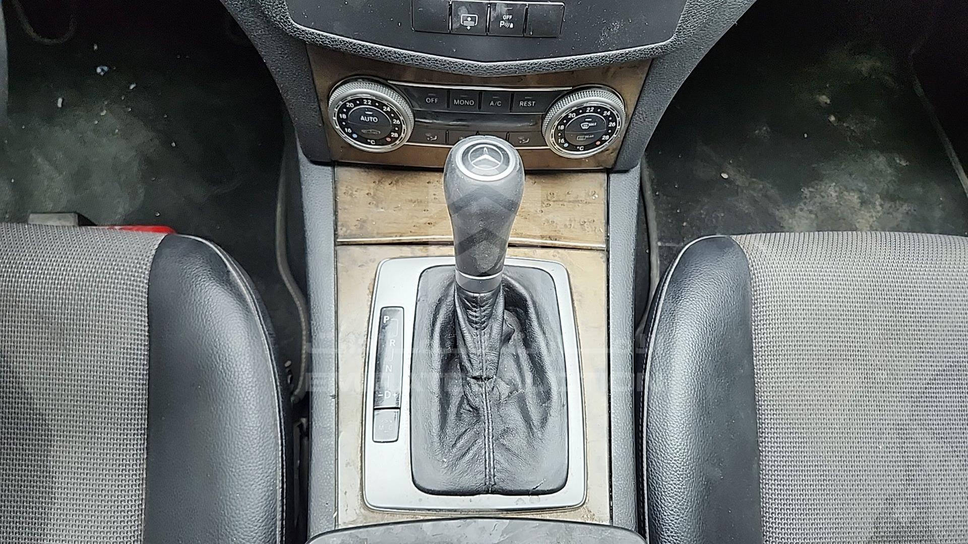 2009 MERCEDES C 350 VIN: WDDGF56X09F200133
