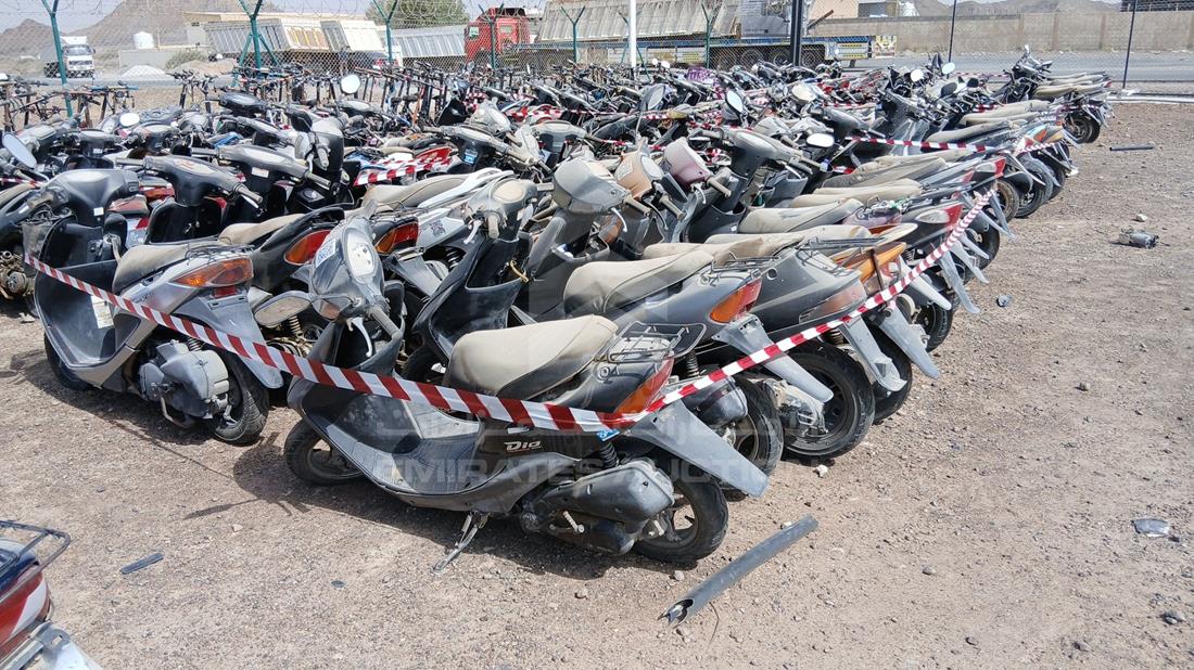 20 Scooter - Scrap without document — Rear Left Angle — Photo 6