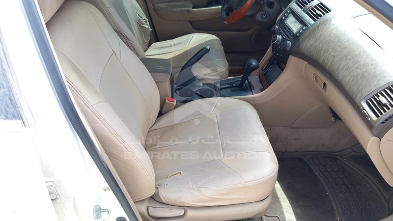 VIN: JHMCM56563C403354 Auction: EmiratesAuction Lot: 404966 VIN: JHMCM56563C403354 Honda Accord 2003 WHITE Photo 25