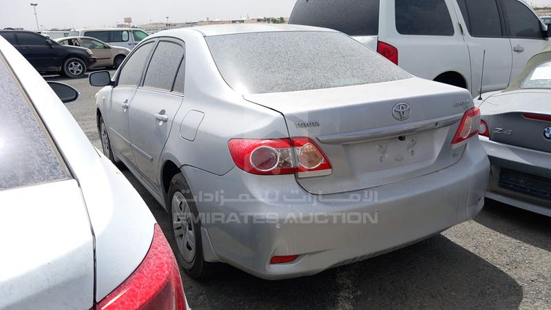 RKLBC42E7B4582063 Auction: EmiratesAuction Lot: 404958 RKLBC42E7B4582063 Toyota Corolla 2011 SILVER Photo 6
