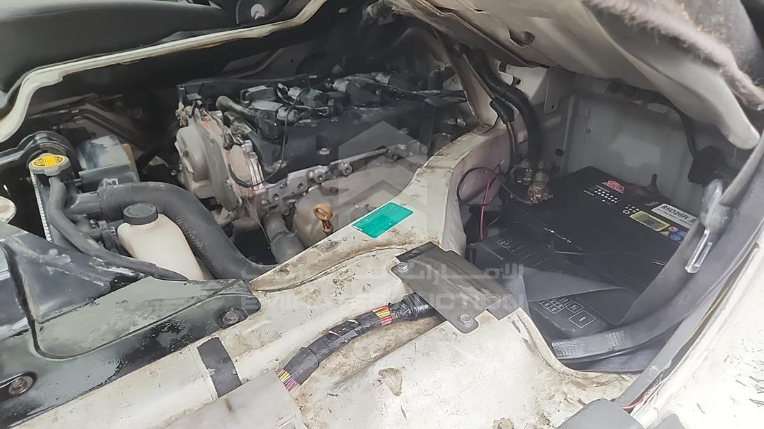 2014 Nissan Urvan — Engine Bay — Photo 22