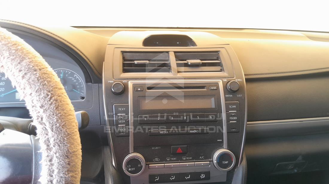 2013 Toyota Camry — Entertainment Systems & Camera Monitor & Navigation — Photo 16