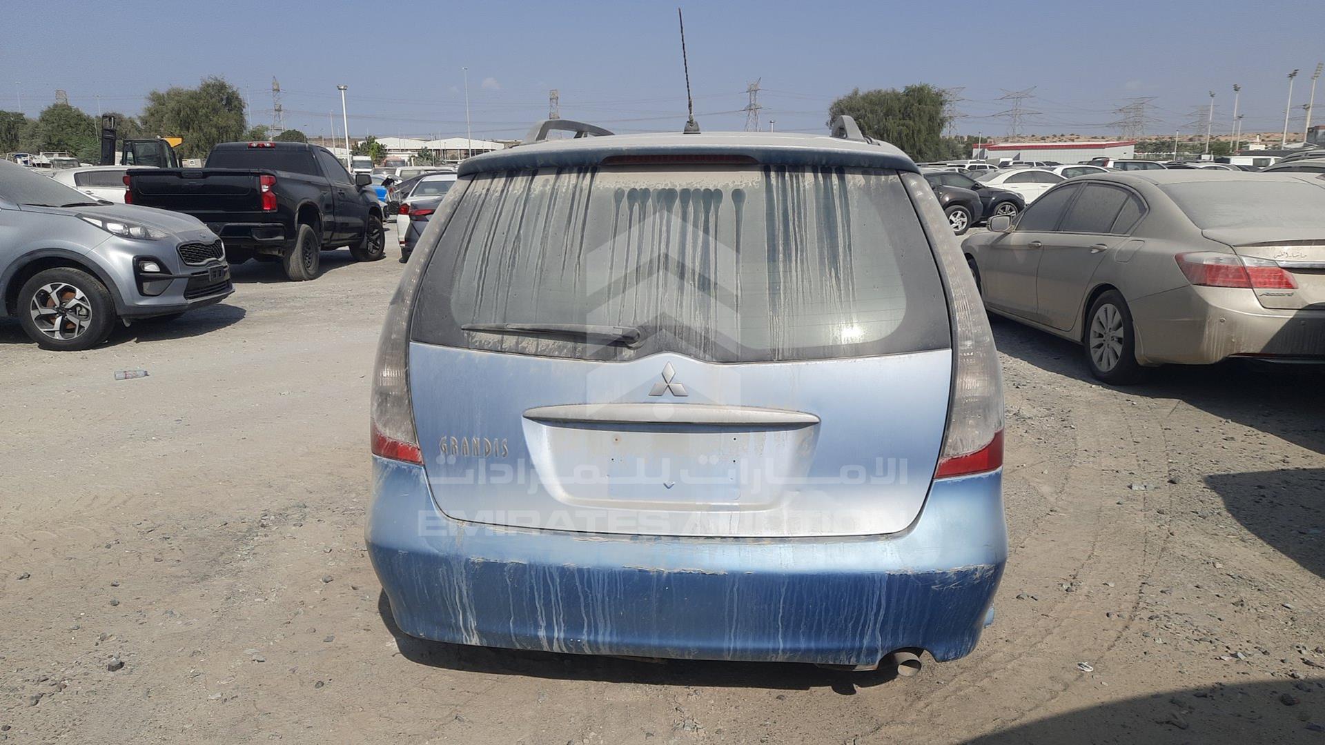 2005 MITSUBISHI GRANDIS VIN: JMYLRNA4W5Z703587