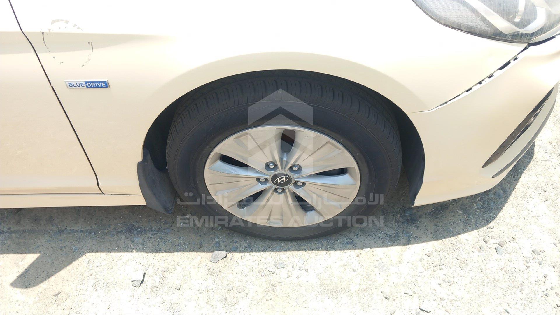 2018 HYUNDAI SONATA VIN: KMHE24138JA082115