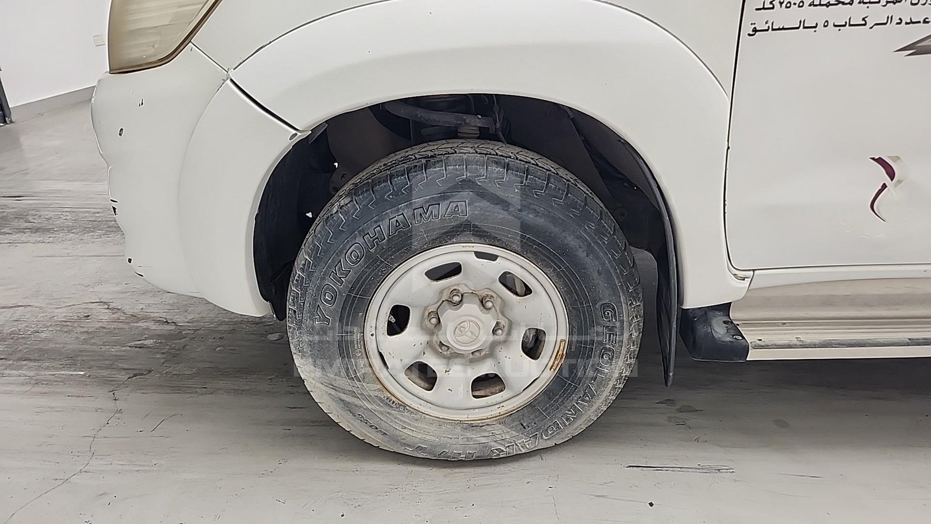 2013 TOYOTA HILUX VIN: MR0FX22GXD1386150