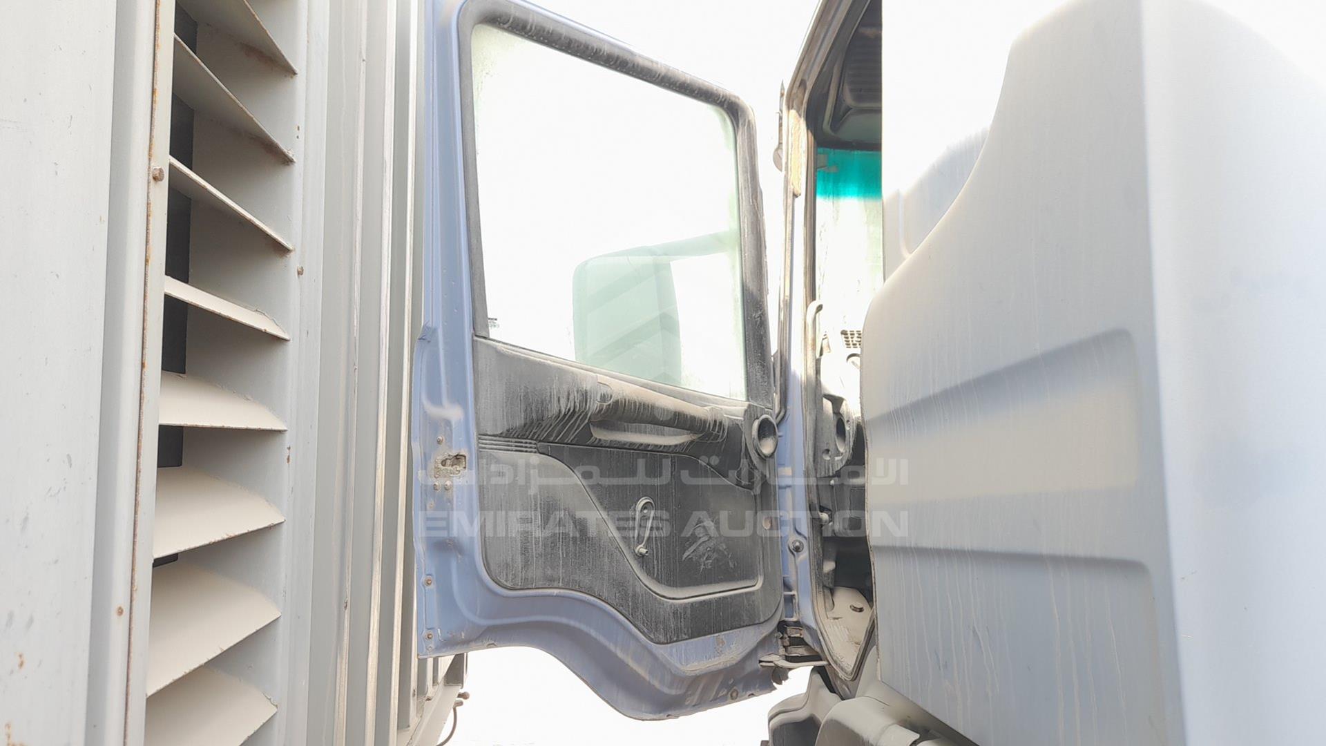 2002 SCANIA 124G VIN: YS2P4X20021274580