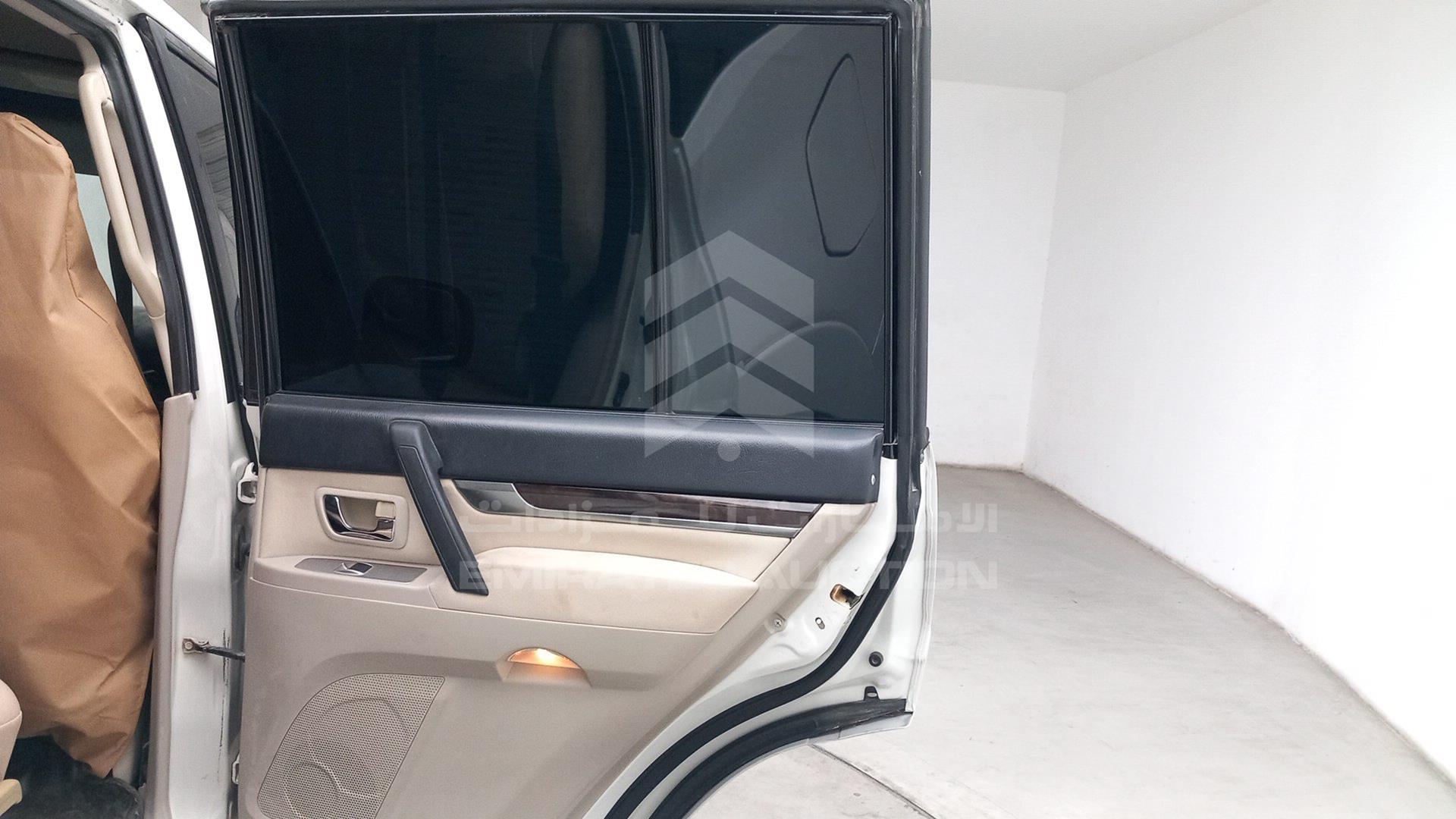 2011 MITSUBISHI PAJERO VIN: JMYLV97WB706495
