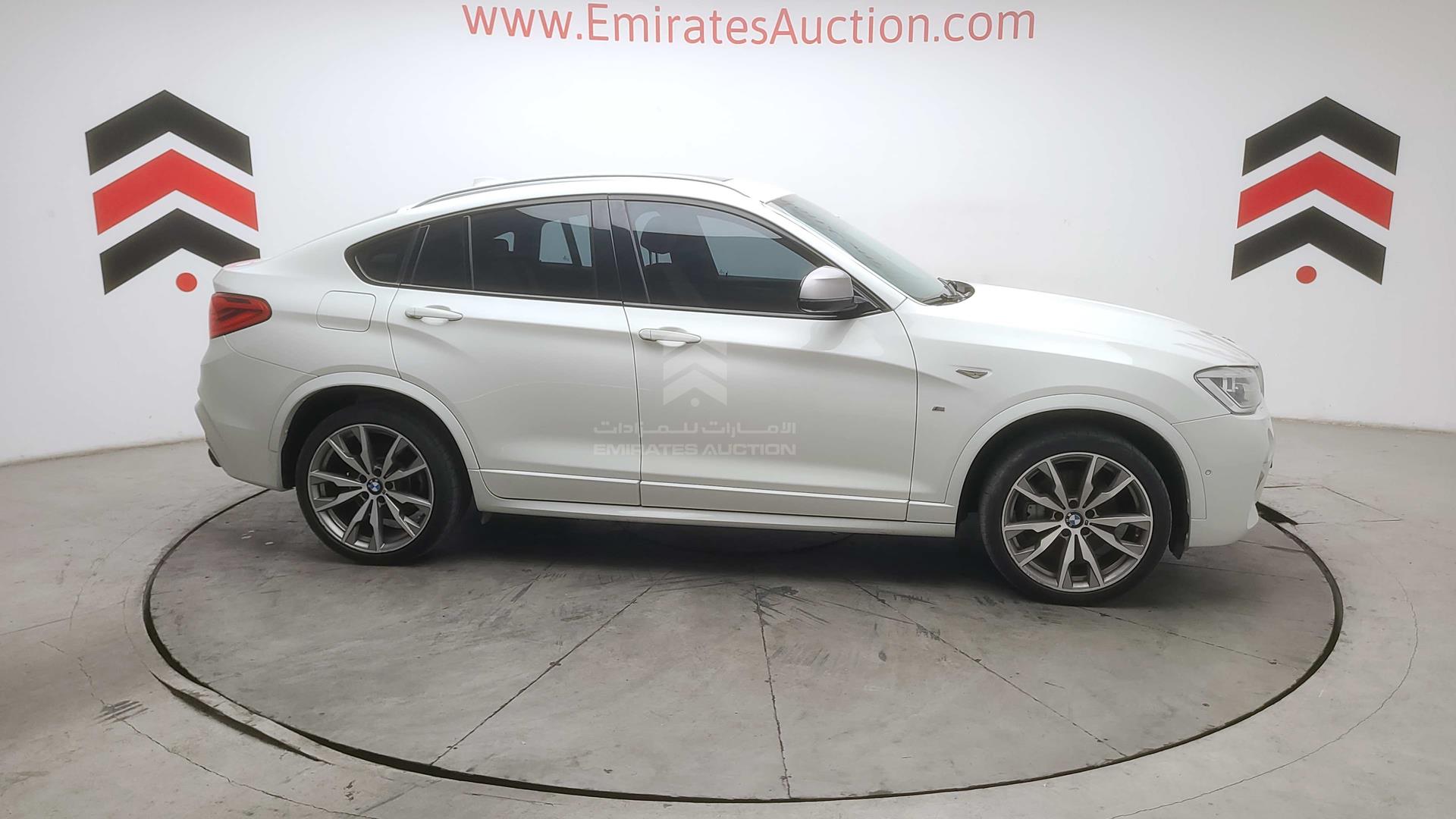 2018 BMW X4 VIN: WBAXW7102J0Y57164