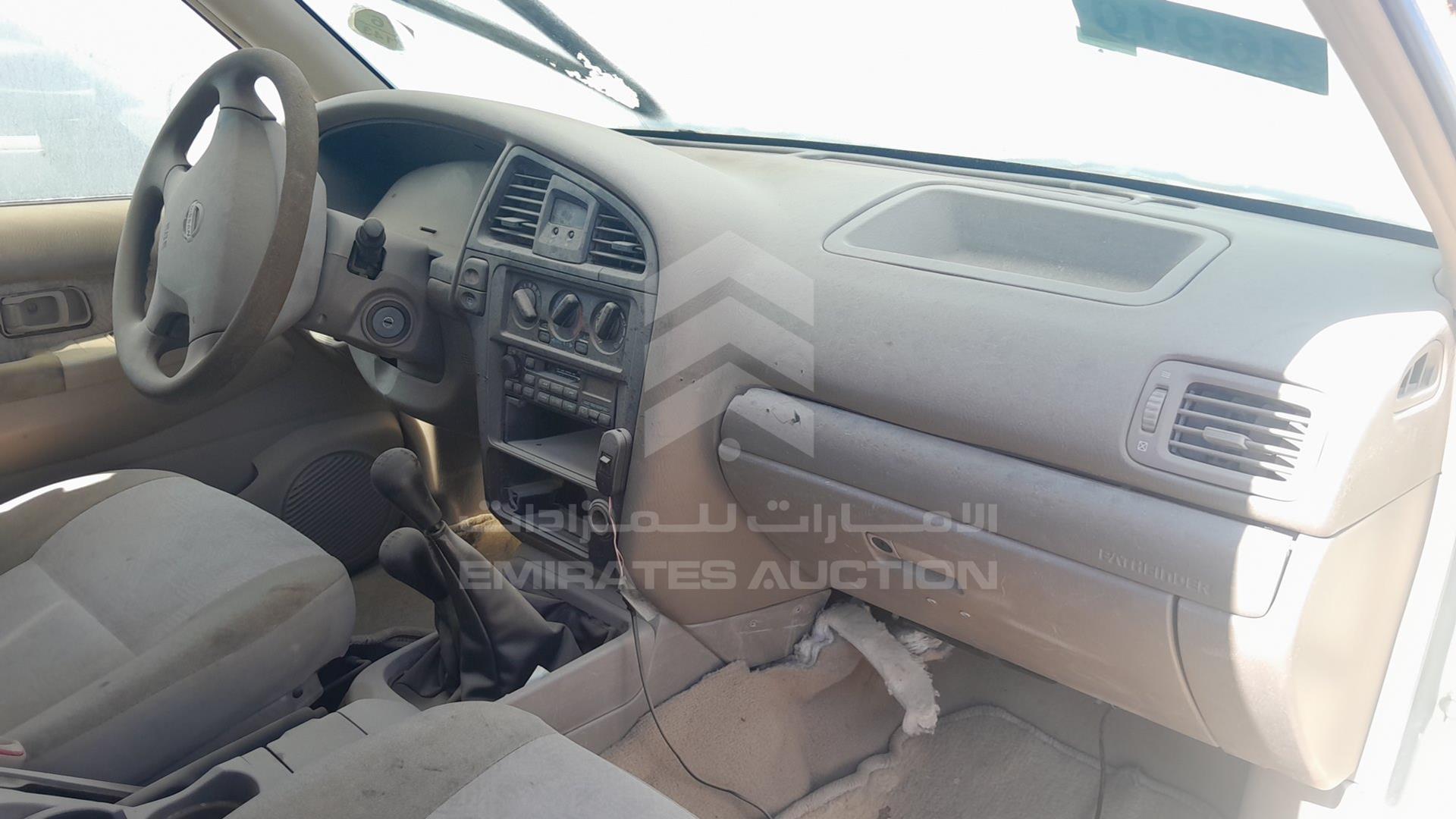 2002 NISSAN PATHFINDER VIN: JN8AR05Y72W524680