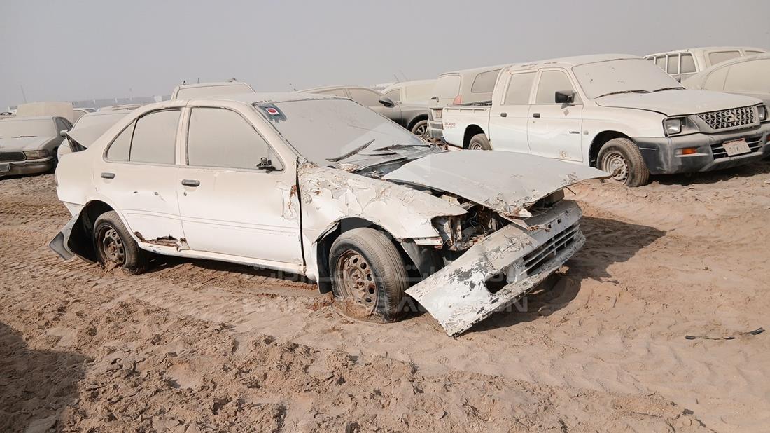 نيسان صني 2000 — الزاوية الأمامية اليمنى — صورة 10