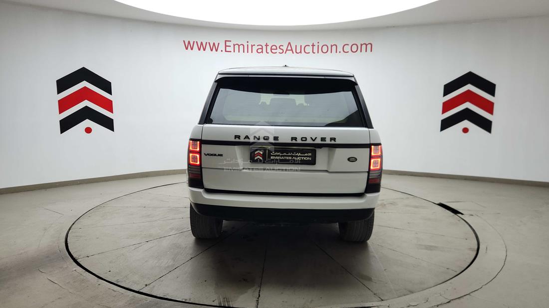 2016 Range Rover Vogue — Rear View — Photo 9