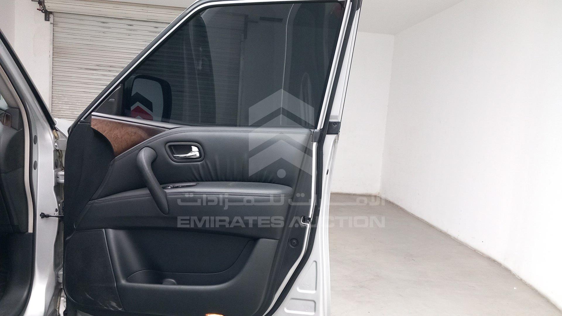 2011 INFINITI QX56 VIN: JNRAZ25Y2B9000763