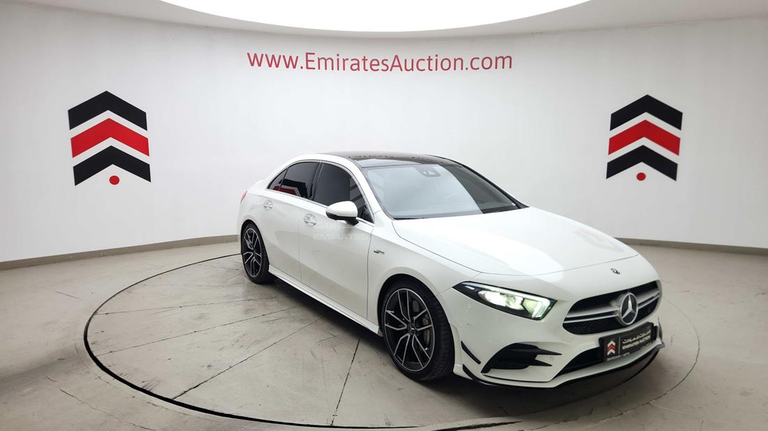 مرسيدس A 35 2020 — الزاوية الأمامية اليمنى — صورة 12