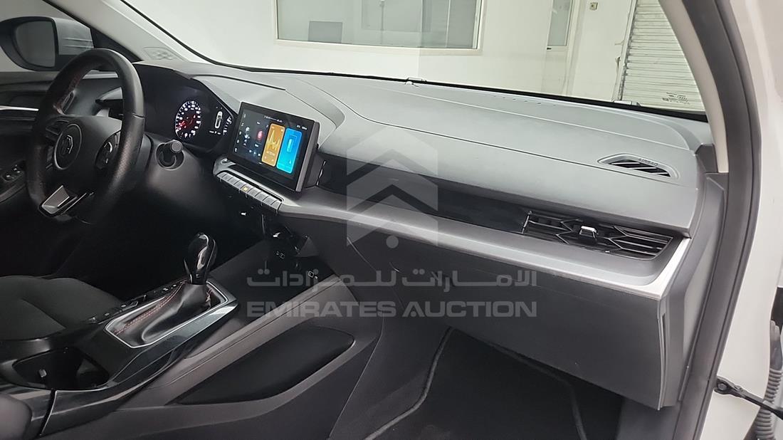 ام جي GT 2024 — زاوية واجهة الراكب الأمامي الأيمن — صورة 28