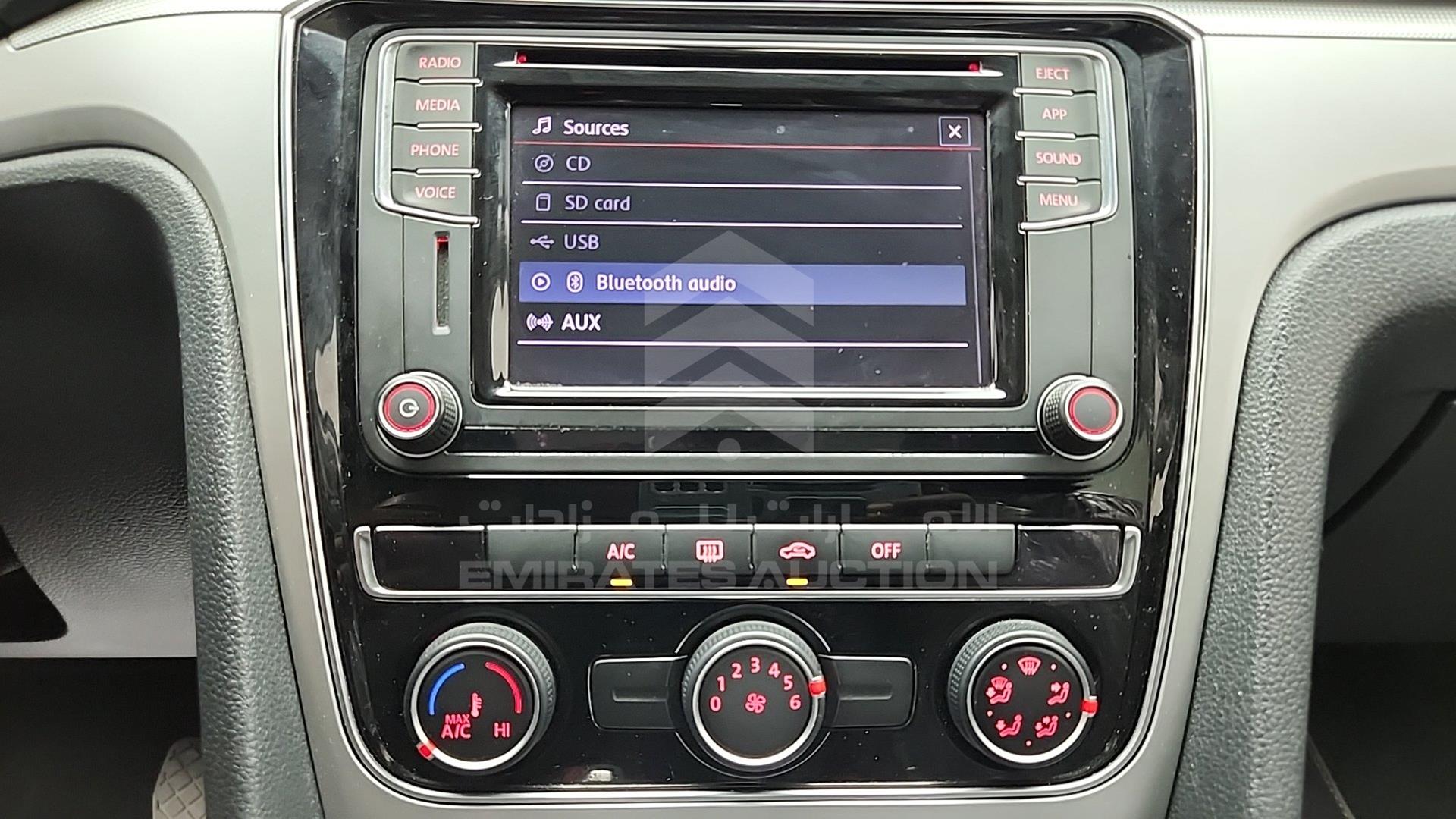 2018 VOLKSWAGEN PASSAT VIN: WVWAR7A32JC040107