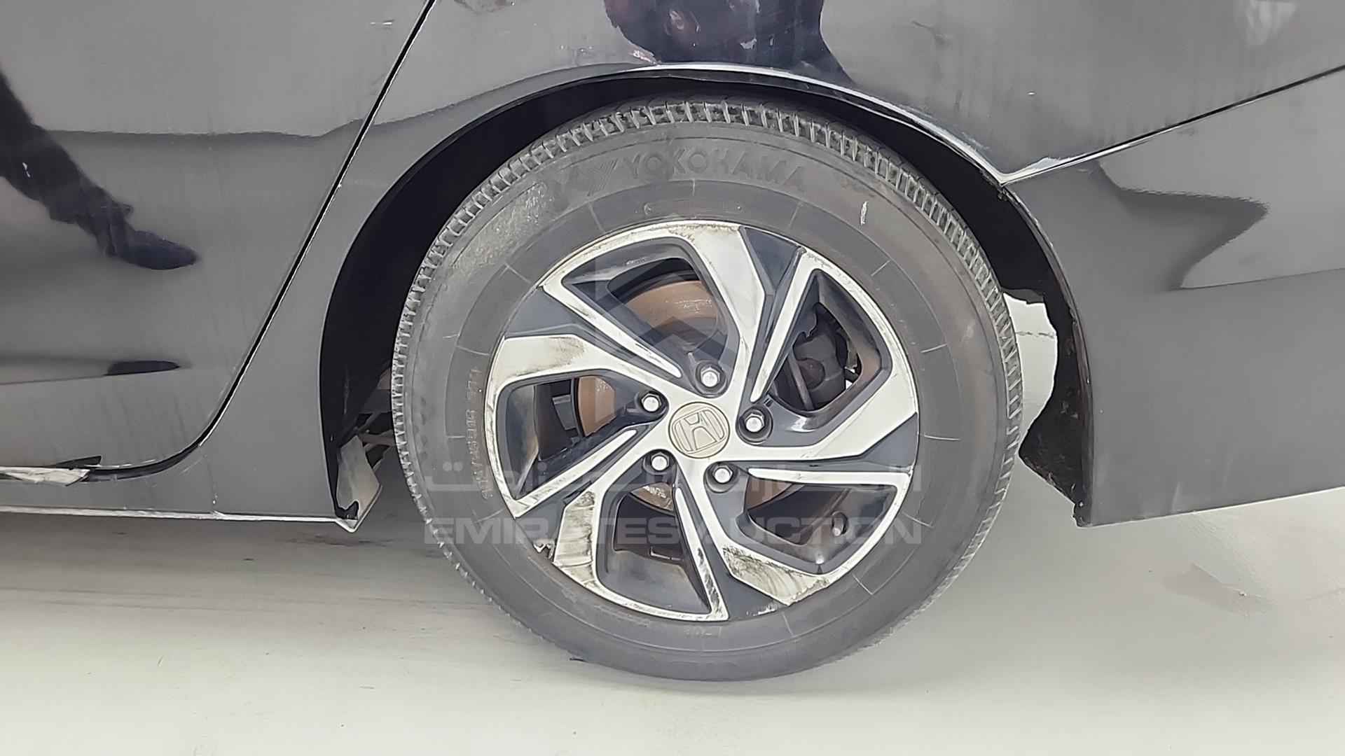 2017 HONDA ACCORD VIN: 1HGCR2F39HA102131