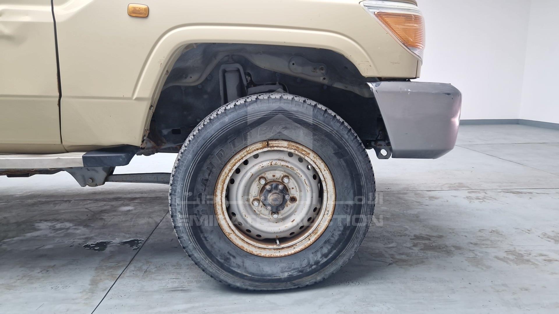 2018 TOYOTA LAND CRUISER VIN: JTFBU71J6J7069756