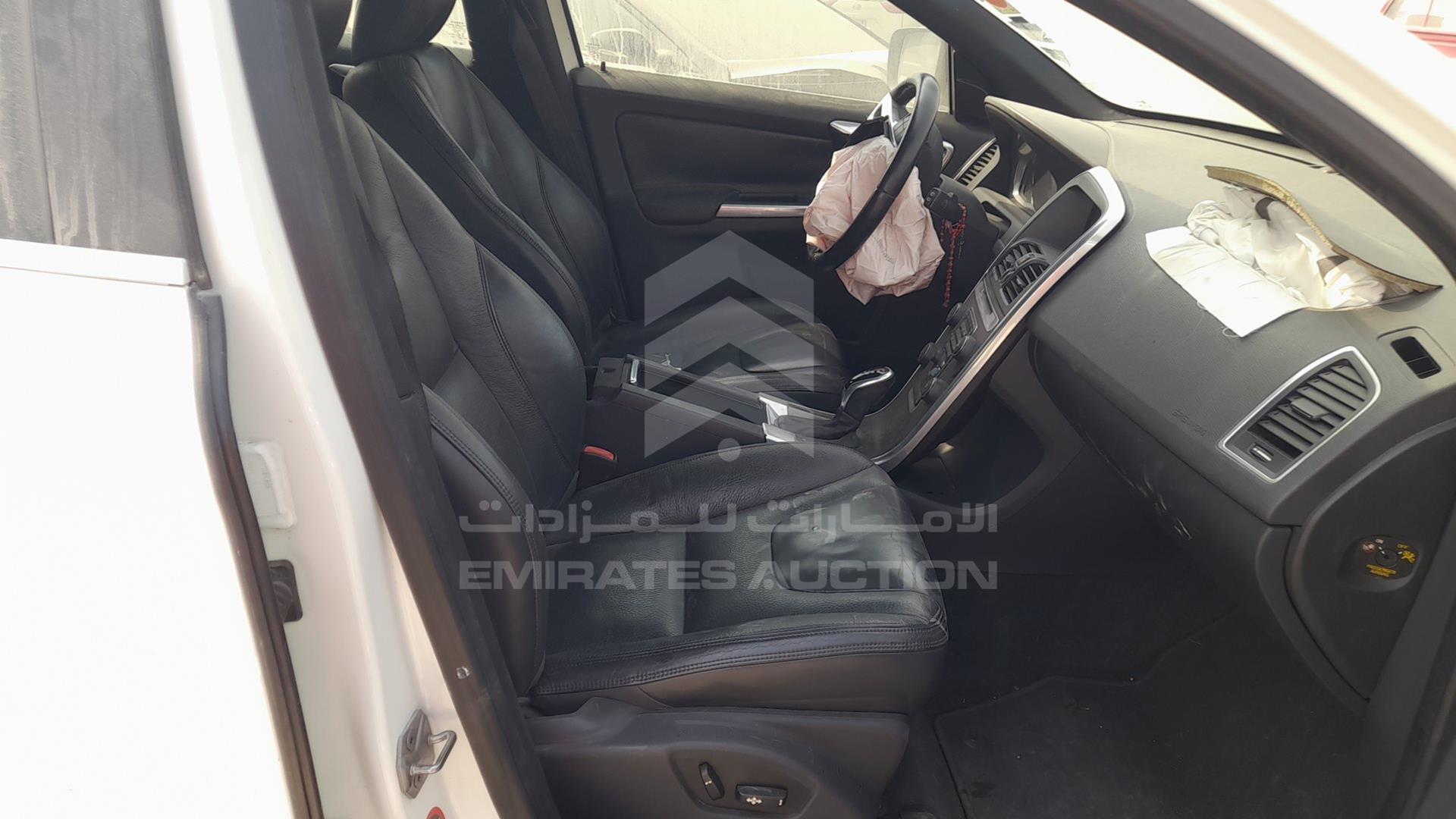 2014 VOLVO XC 60 VIN: YV147HDZ0E2558389