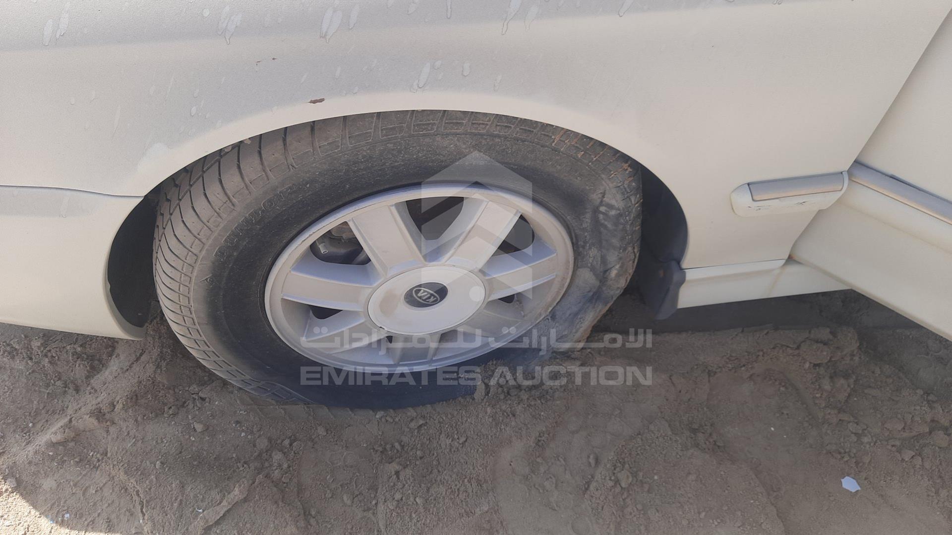 2005 KIA OPTIMA VIN: KNAGD222X55395020