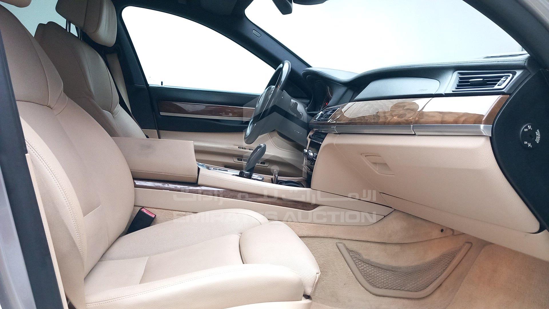2010 BMW 750 VIN: WBAKB8108AC342700