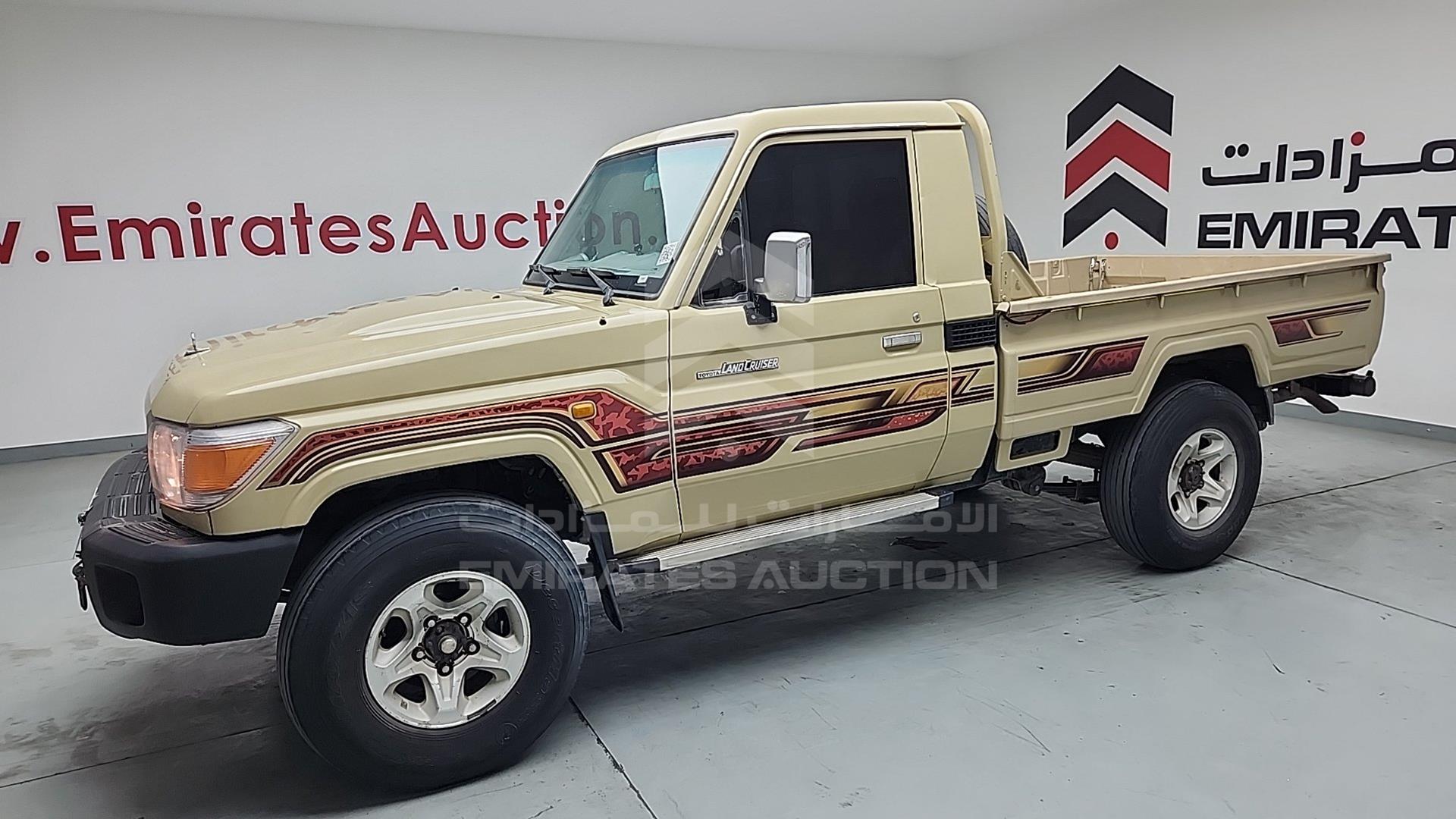 2013 TOYOTA LAND CRUISER VIN: JTFLU73J1D4546021