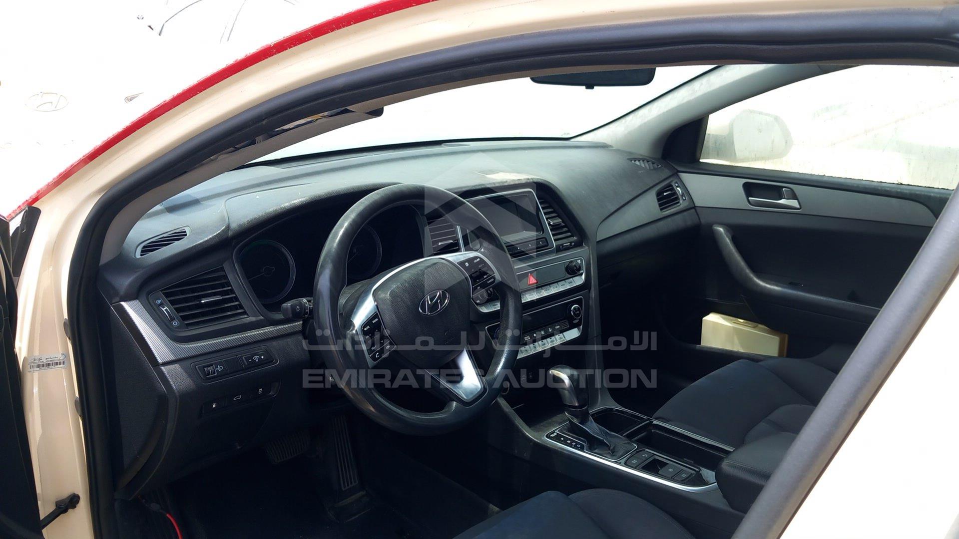 2019 HYUNDAI SONATA VIN: KMHE24131KA093040