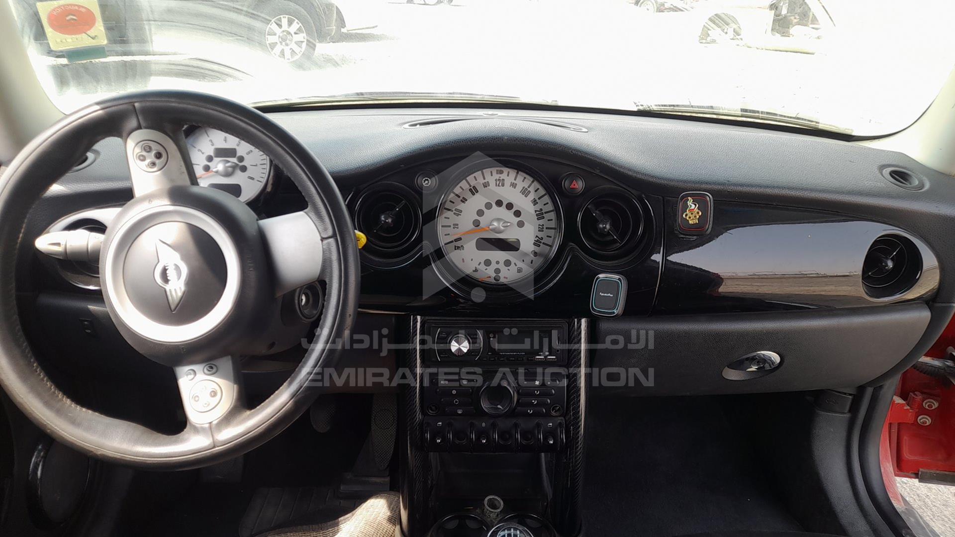 2005 MINI COOPER VIN: WMWRC33595TK60424