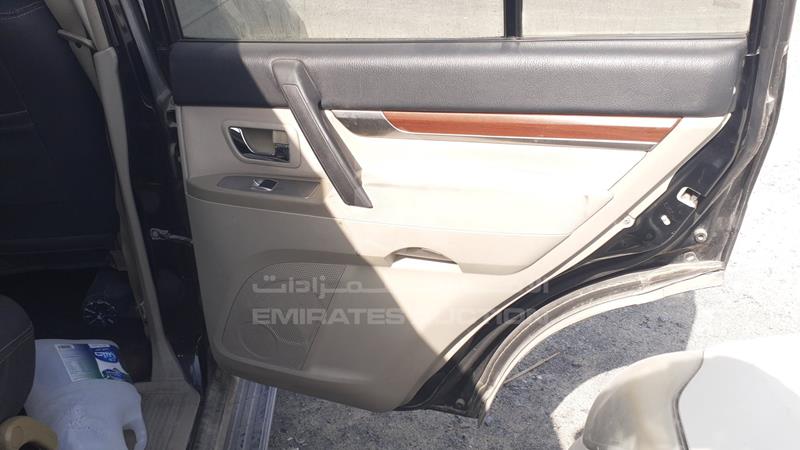JMYLRV93W8J706001 Auction: EmiratesAuction Lot: 408570 JMYLRV93W8J706001 Mitsubishi Pajero 2008 BLACK Photo 21