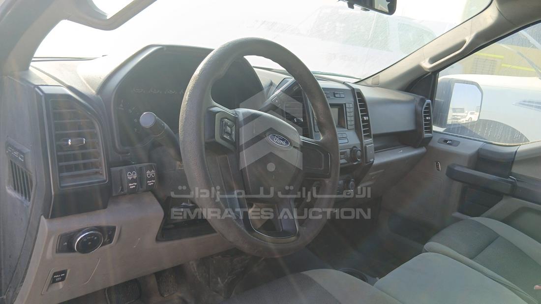 فورد اف 150 2020 — زاوية واجهة السائق الأمامية اليسرى — صورة 12