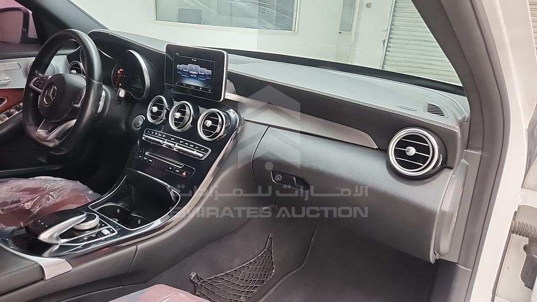 مرسيدس سي 250 2017 — زاوية واجهة الراكب الأمامي الأيمن — صورة 30