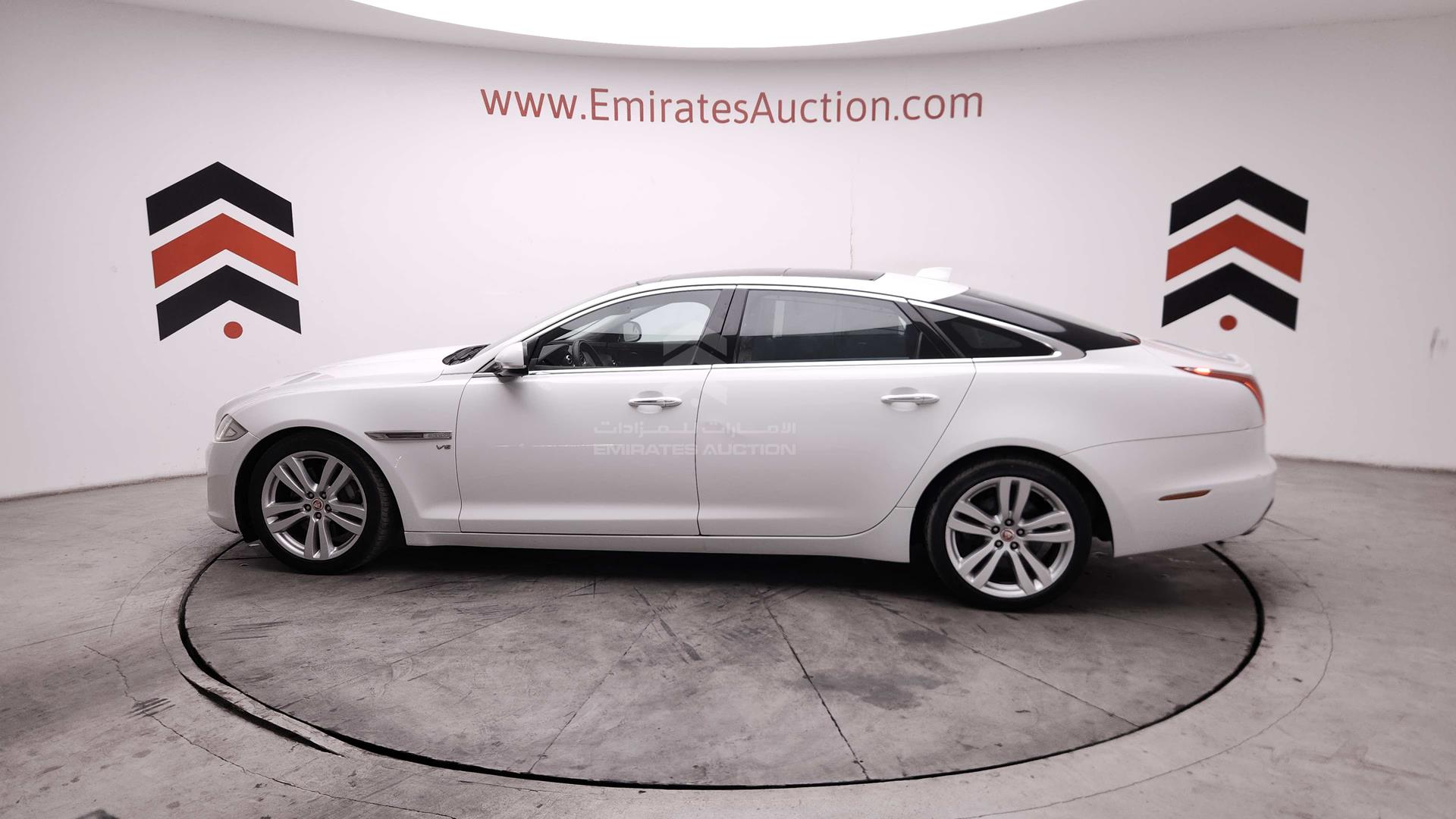 2016 JAGUAR X J VIN: SAJAA20A4G8V97706