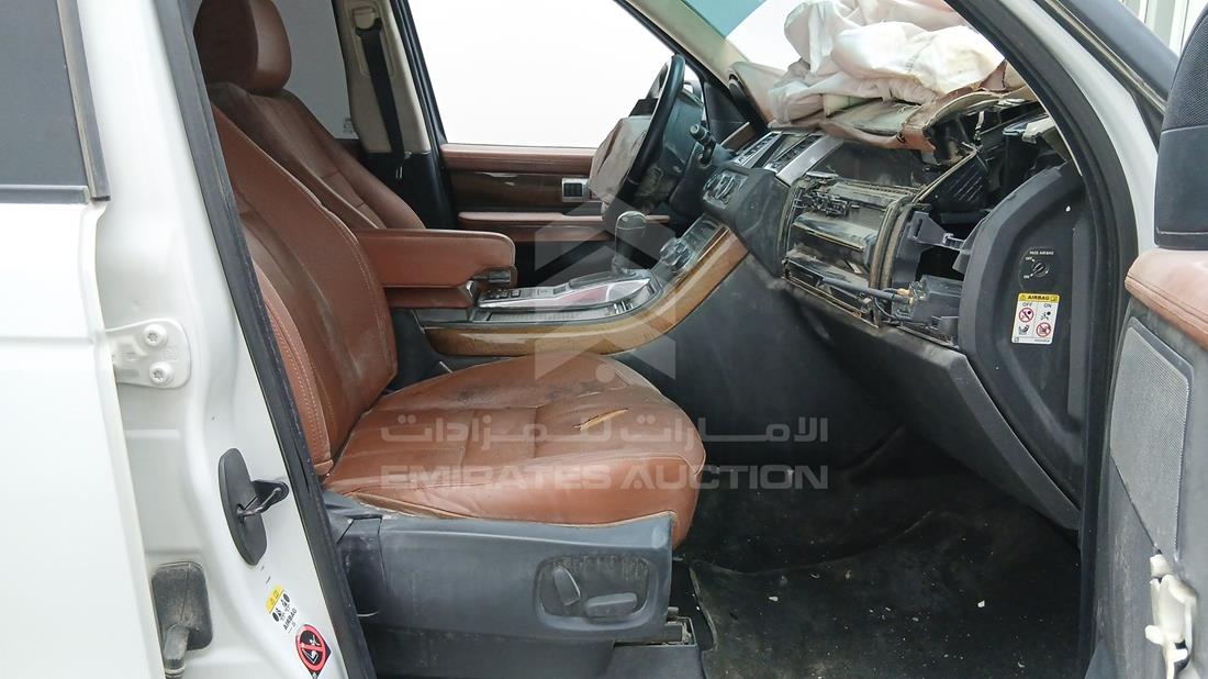 رنج روفر سبورت 2012 — زاوية الراكب الأمامي للمقعد — صورة 23